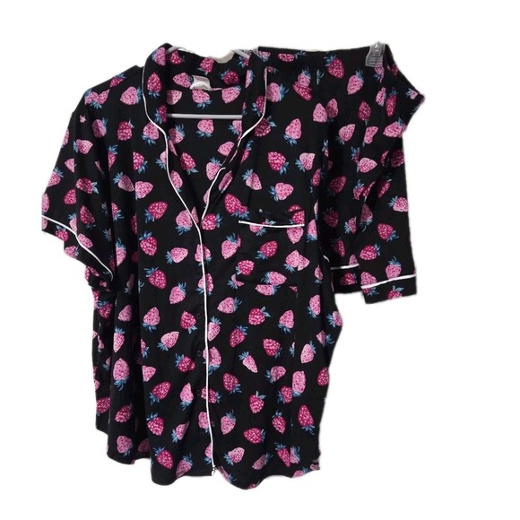 Secret Treasures 2 Piece Pajamas Button-down Shirt And Shorts, Strawberries, 3X - Picture 1 of 6